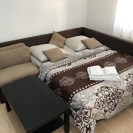 Gil Apartments, Квартира Студия В Самом Центре Пл Петефи Uzhhorod Exterior photo