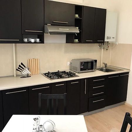 Gil Apartments, Квартира Студия В Самом Центре Пл Петефи Uzhhorod Exterior photo